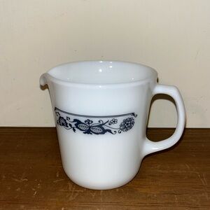 Vintage Pyrex Old Town Blue Onion Creamer 8 Ounces 3 1/2” Height